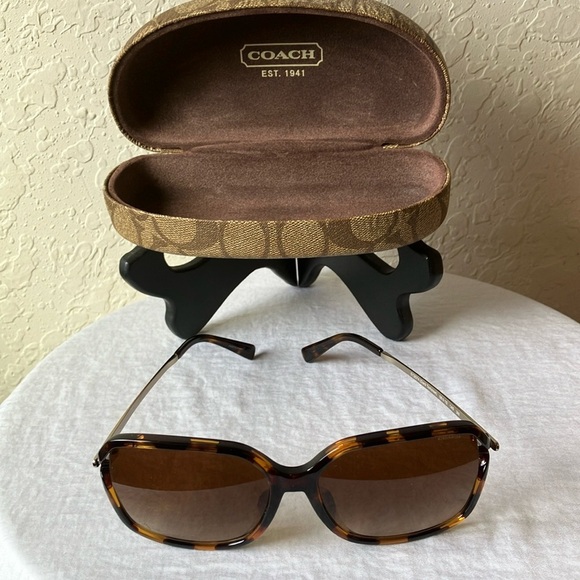 Coach: Dark Tortoise(C6190) Sunglasses- Gradient lens- with case-small scratches - Picture 1 of 16